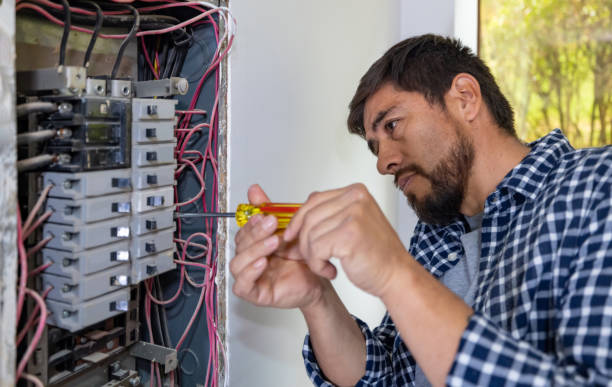 Best Affordable Emergency Electrician  in Bloomfield, IA